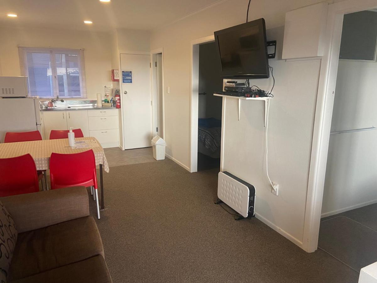 46Onbuffalo Motel Whitianga Exterior photo