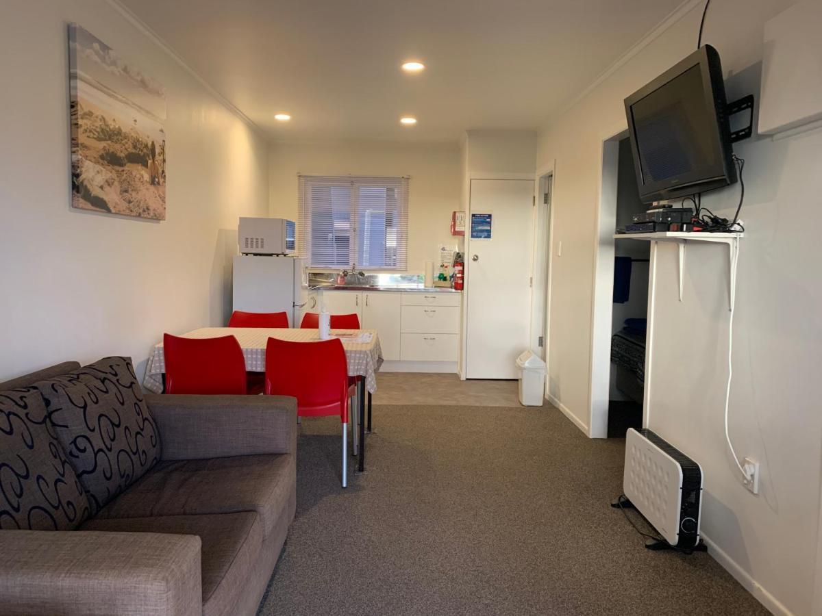 46Onbuffalo Motel Whitianga Exterior photo