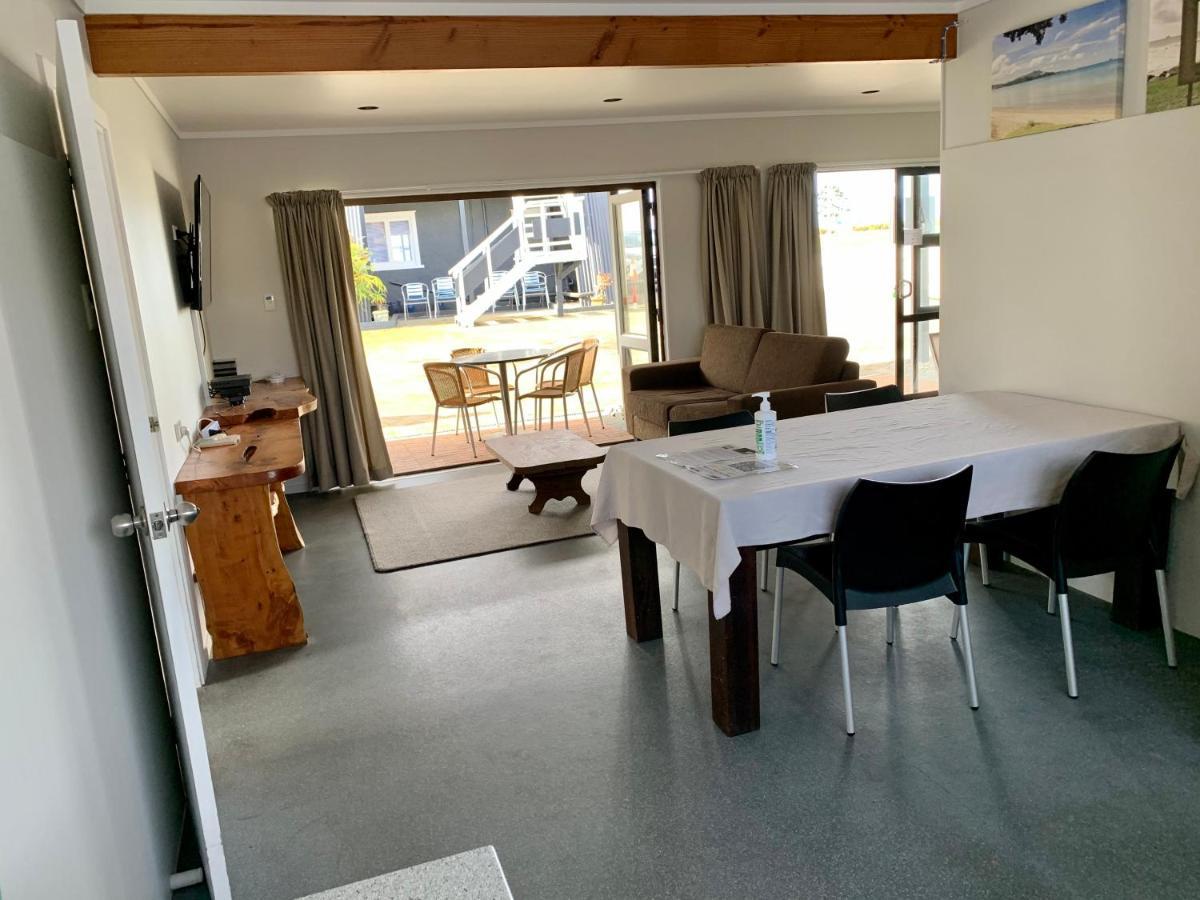 46Onbuffalo Motel Whitianga Exterior photo
