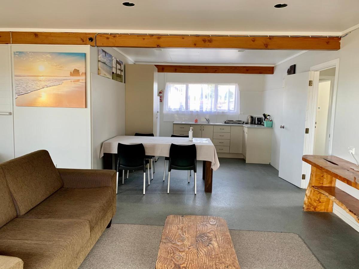 46Onbuffalo Motel Whitianga Exterior photo